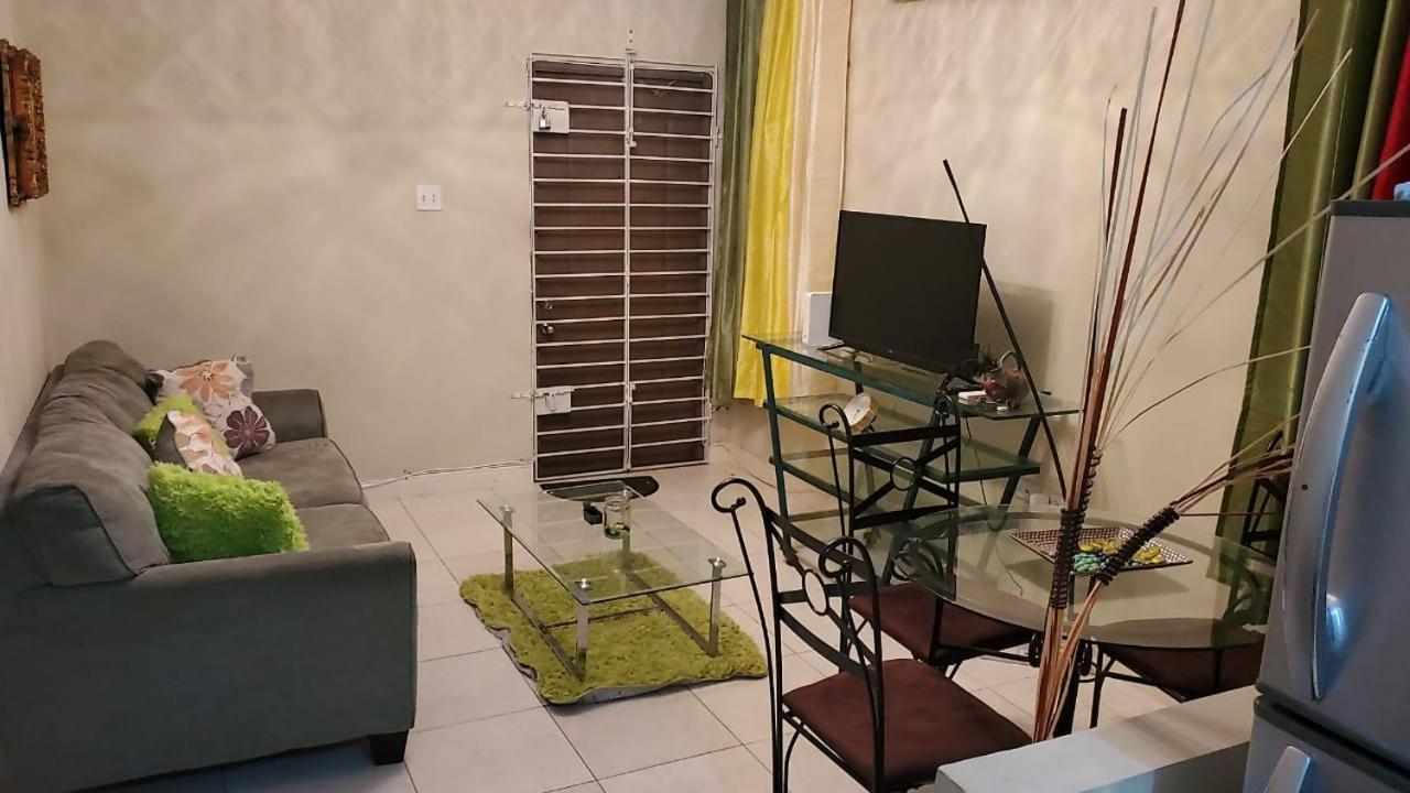 #1 Jacaranda Vacation Home Spanish Town Bagian luar foto