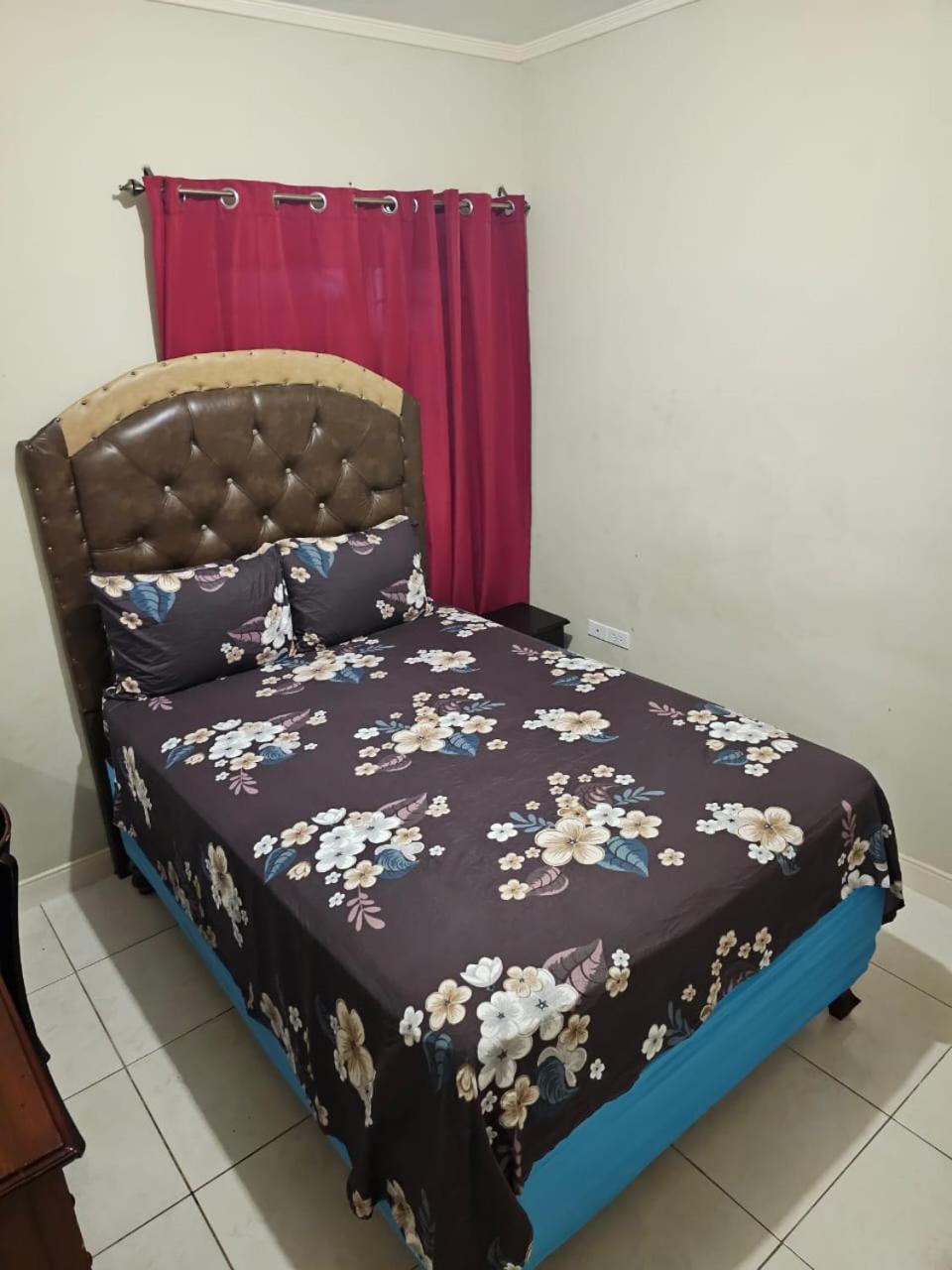 #1 Jacaranda Vacation Home Spanish Town Bagian luar foto